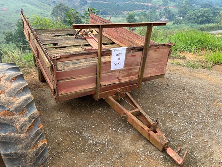 SUCATA DE CARROÇA DE MADEIRA