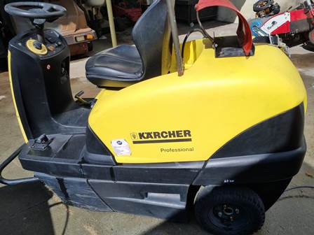 VARREDEIRA TRIPULADA KARCHER KM 100/100